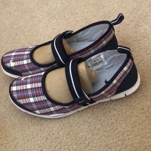 Nike women’s sneakers - never worn